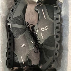 ON Cloud Waterproof Womens 9.5 or Mens 8.5.